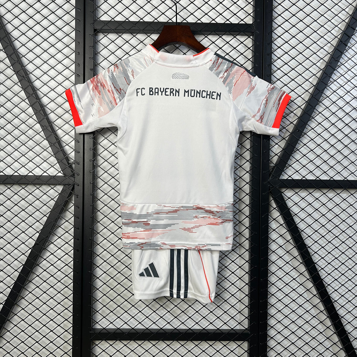 KIT Enfant Bayern Munich Extérieur 25/26 - vue 2