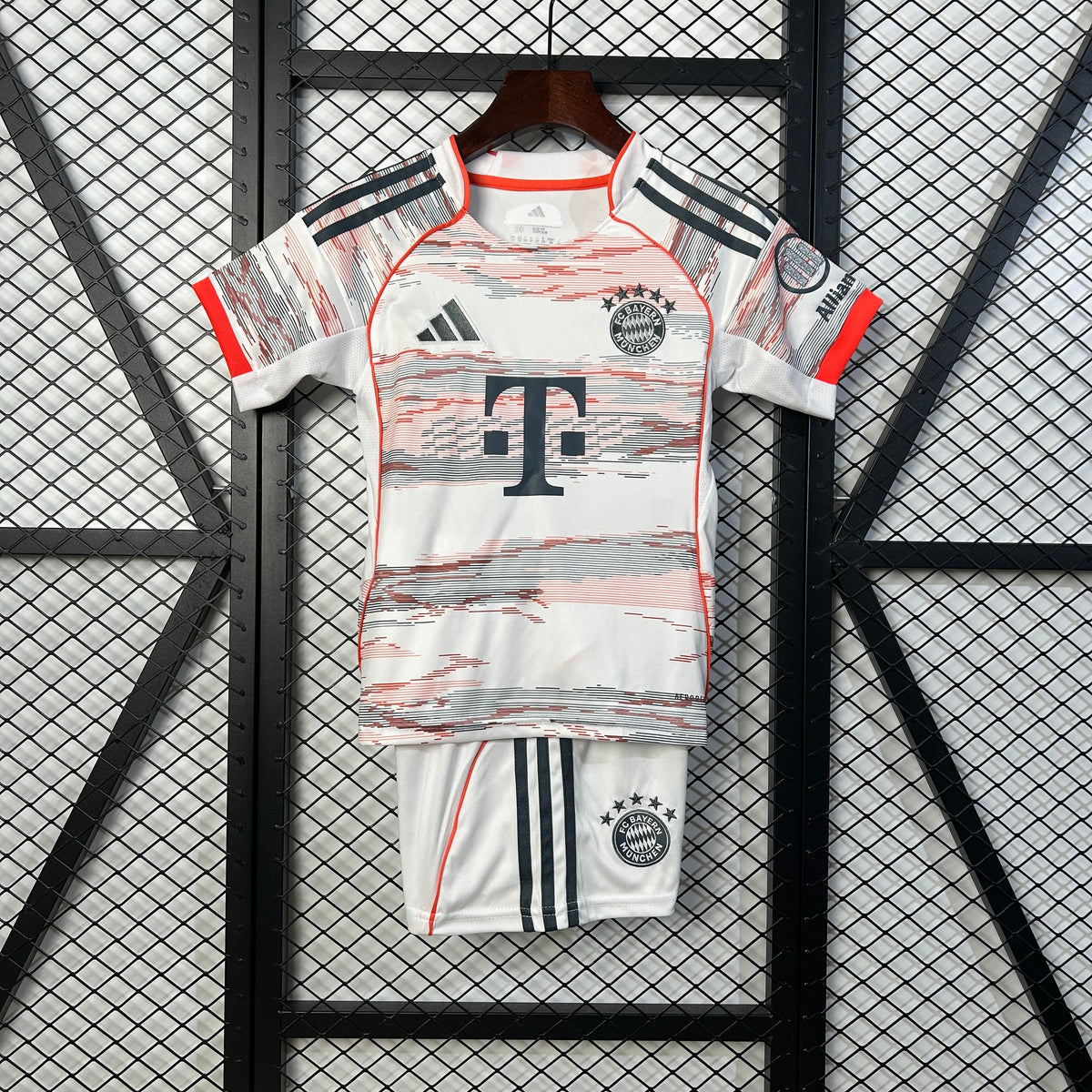 KIT Enfant Bayern Munich Extérieur 25/26 - vue 1