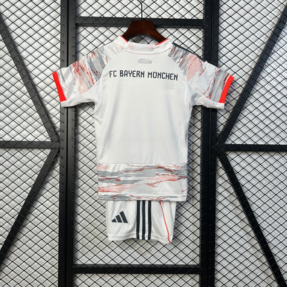 KIT Enfant Bayern Munich Extérieur 25/26 - vue 2